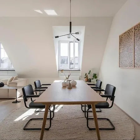 아파트 Hemingway Penthouse With Fireplace/chimney 뮌헨